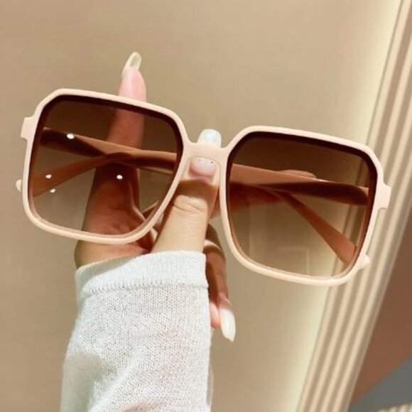 Accessories - NEW Large Oversized Retro Inspired Peach Tea Frame Fashion Sunglasses